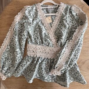 NWT, M, Champagne & Strawberries, Elegant Patterned Top